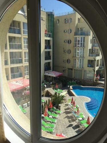 Sunny Cove Apartments