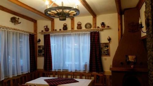 Hostal Mama Emiliya Guest House