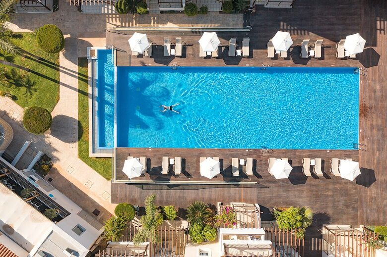 Hotel Louis Althea Beach