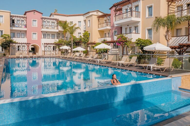 Hotel Louis Althea Beach