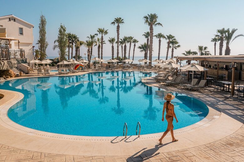 Hotel Louis Althea Beach