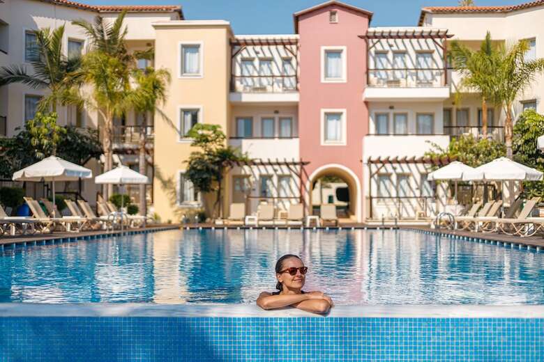 Hotel Louis Althea Beach