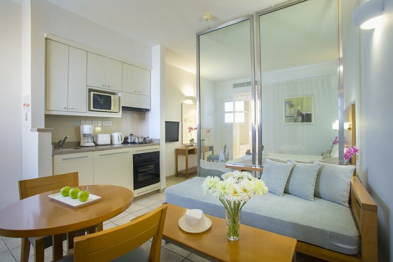 Hotel Louis Althea Beach