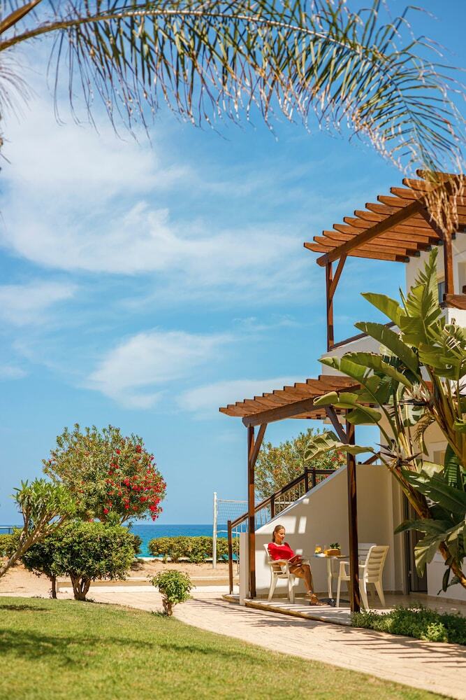 Hotel Louis Althea Beach