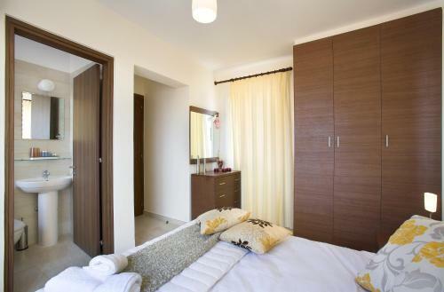 Chloraka Terrace Apartments