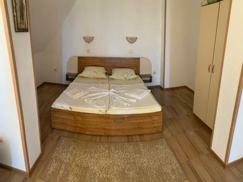 Hostal Ropotamo Guest House
