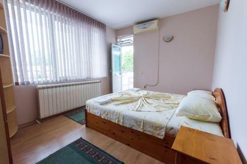 Hostal Ropotamo Guest House