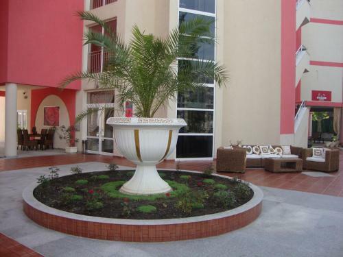 Rose Garden Hotel