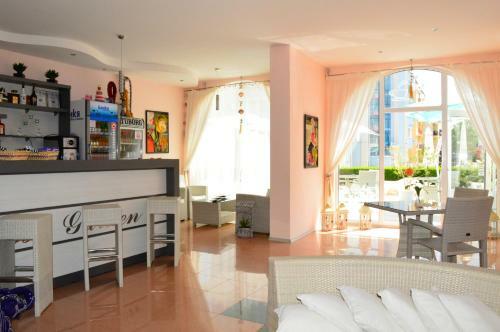 Rose Garden Hotel