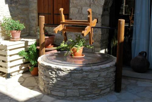 Agroturismo Vavla Rustic Retreat