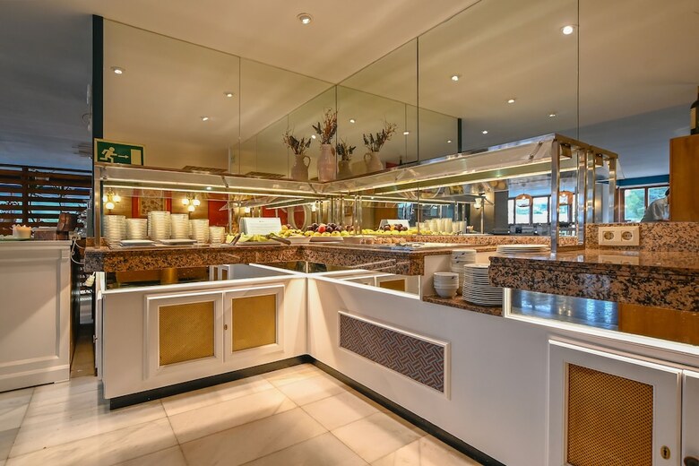 Pinos Playa Hotel