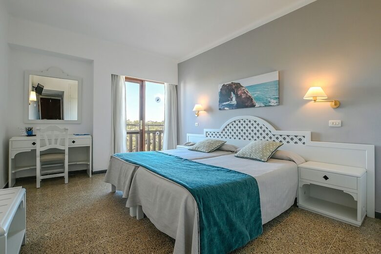 Pinos Playa Hotel