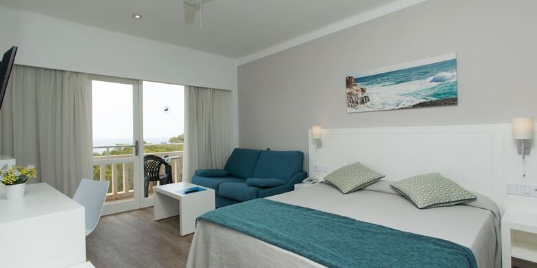 Pinos Playa Hotel