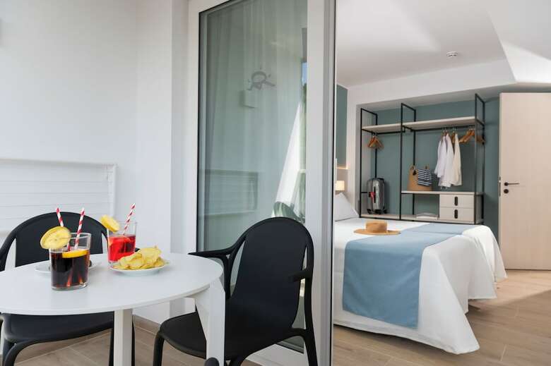Aparthotel Costa Encantada