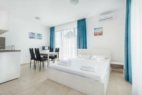 Sea Life Apartments Sinemorets