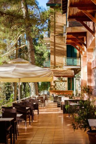 New Helvetia Hotel