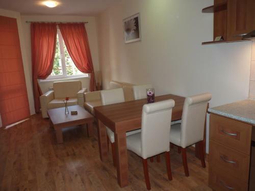Pm Services Royal Plaza Apartments