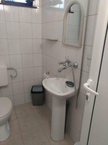 Hostal Guest House Mikra