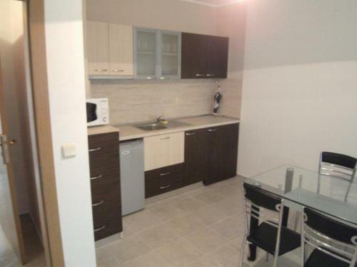 Nicol Apartment In Hermes Complex