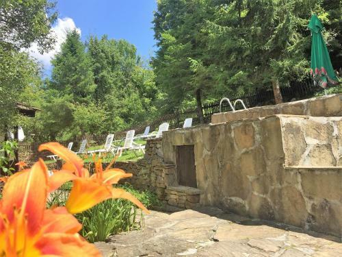 Parlapanova Guest House - Pool Access