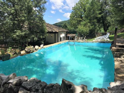 Parlapanova Guest House - Pool Access