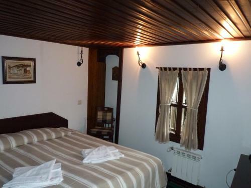 Parlapanova Guest House - Pool Access