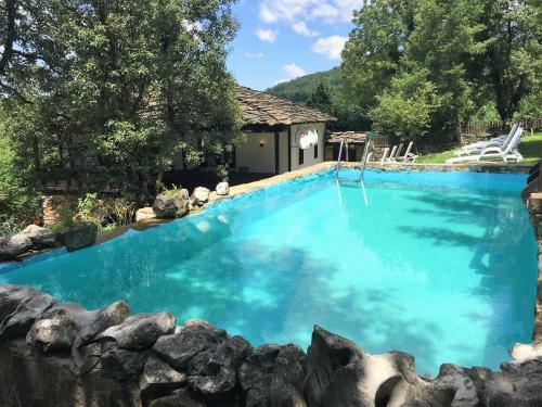 Parlapanova Guest House - Pool Access