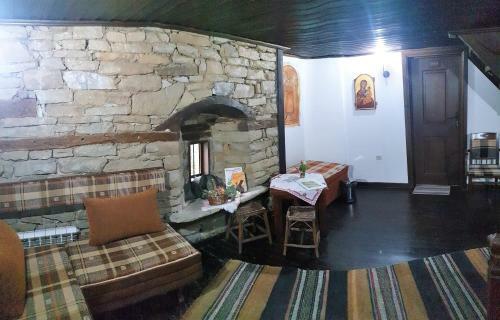 Parlapanova Guest House - Pool Access