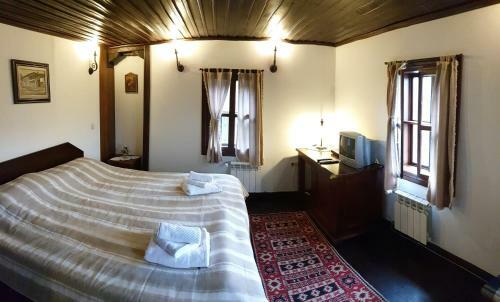 Parlapanova Guest House - Pool Access
