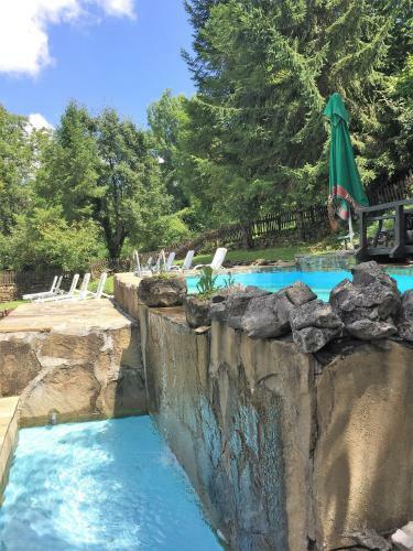 Parlapanova Guest House - Pool Access
