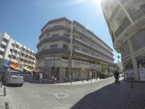 Les Palmiers Petrou Apartments