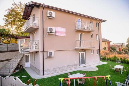 Hostal Guest House Tedi
