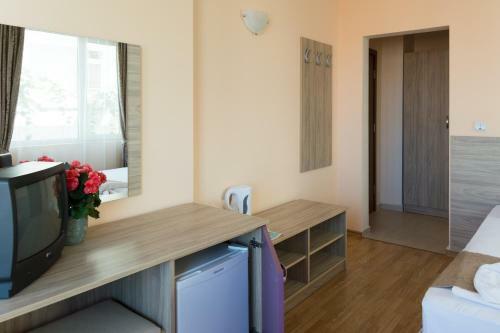 Hostal Atavel Guest House