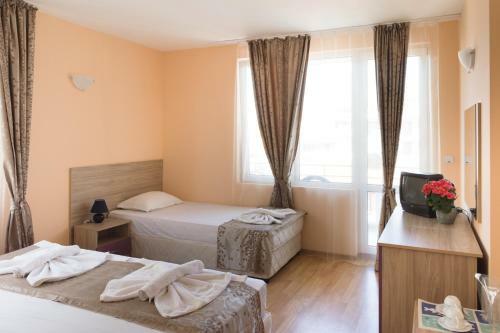 Hostal Atavel Guest House