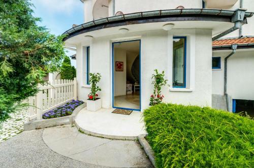 Apartamentos Villa White Dove