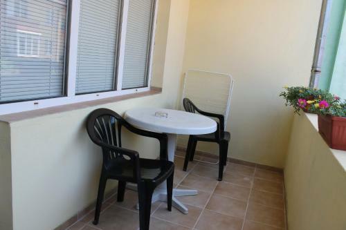 Hostal Edelvais Guest House