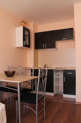 Hostal Edelvais Guest House