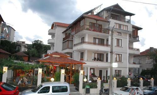 Hostal Guest House Lazur