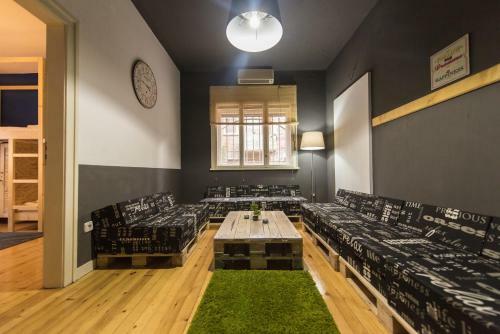 Hostal Best Rest Guest House