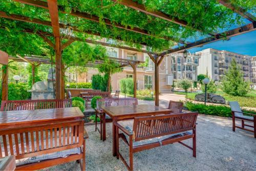 Izida Palace Apartments