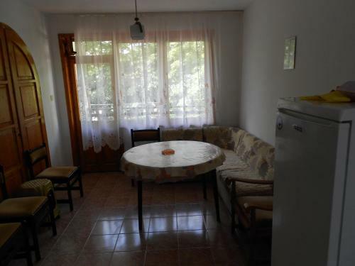 Hostal Nelly Guest House