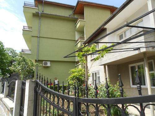 Hostal Nelly Guest House