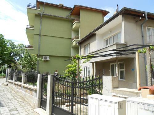 Hostal Nelly Guest House