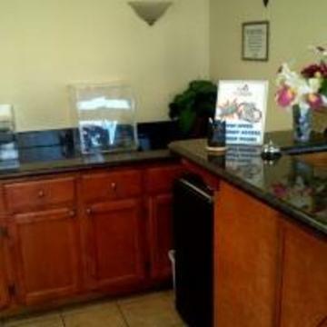 Hotel Tri Valley Inn & Suites