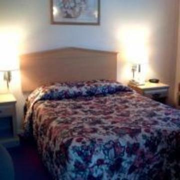 Hotel Tri Valley Inn & Suites