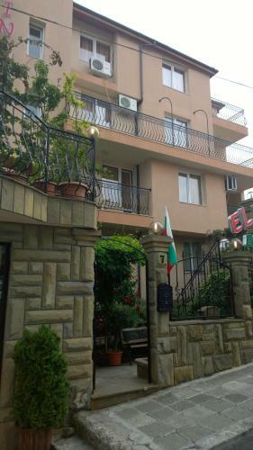 Hostal Elinor Guest House