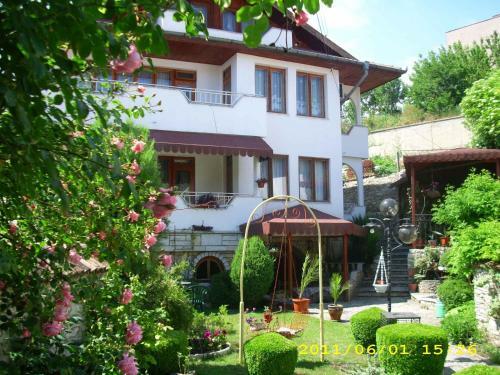 Hostal Guest House Villa Katty