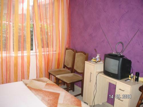 Hostal Emona Guest House