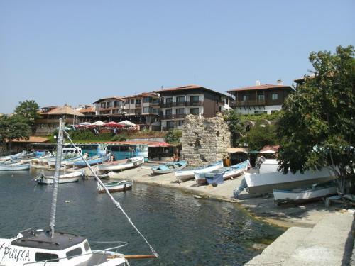 Hostal Emona Guest House