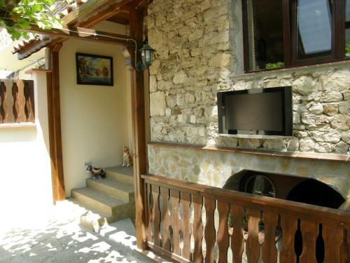Hostal Emona Guest House